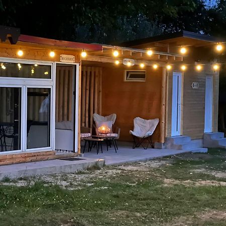 The Frog Glamping Hotel Horezu Exterior foto