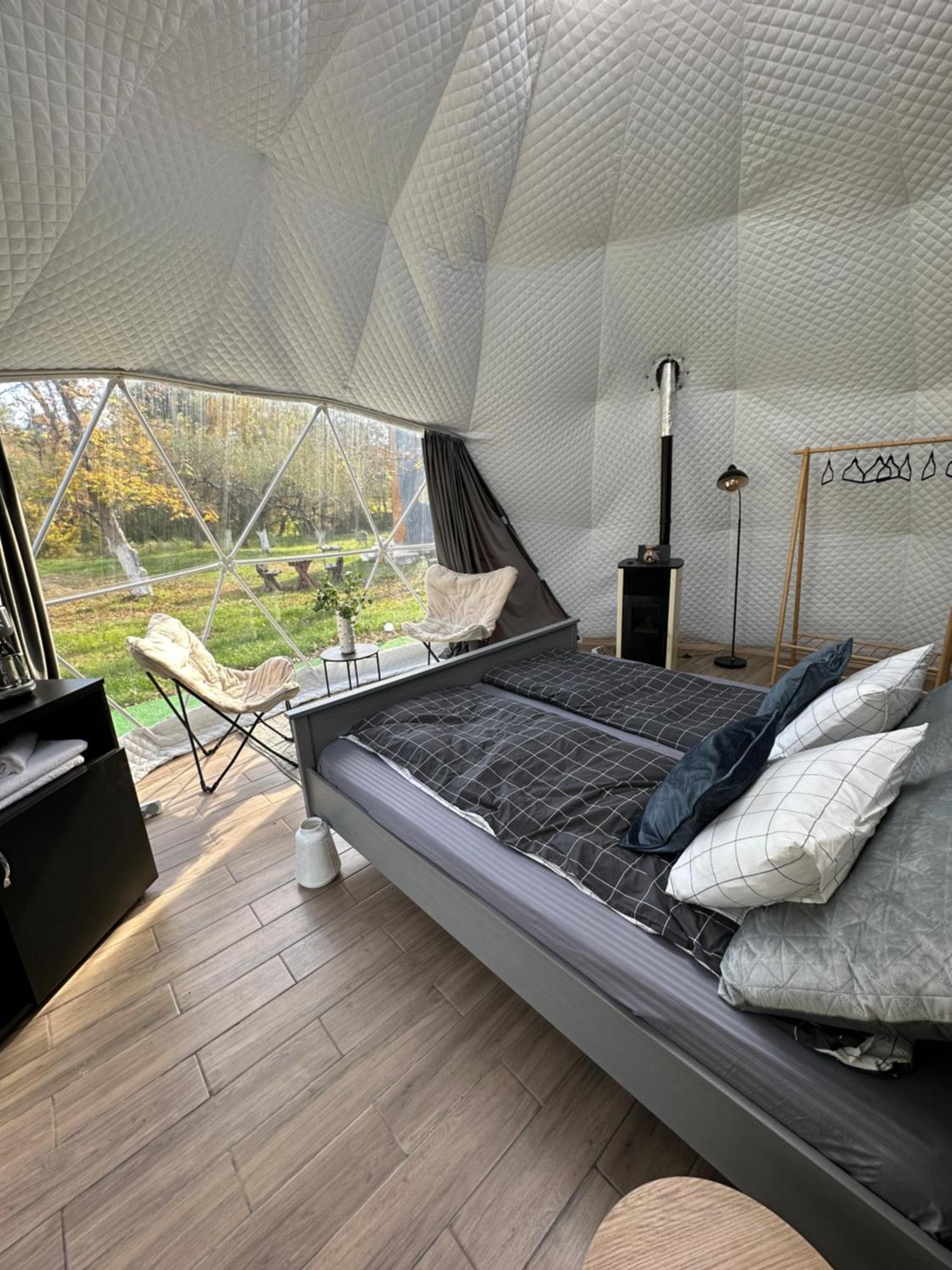 The Frog Glamping Hotel Horezu Exterior foto