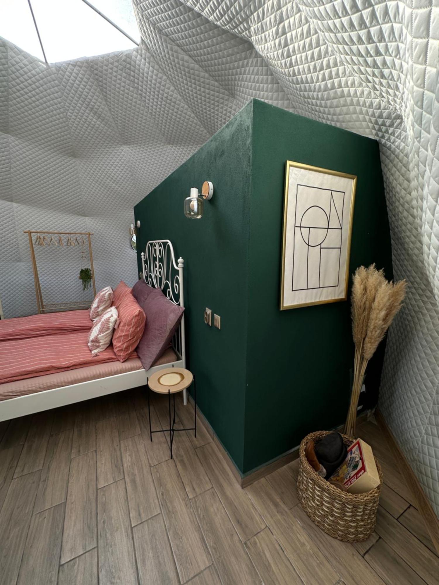 The Frog Glamping Hotel Horezu Exterior foto