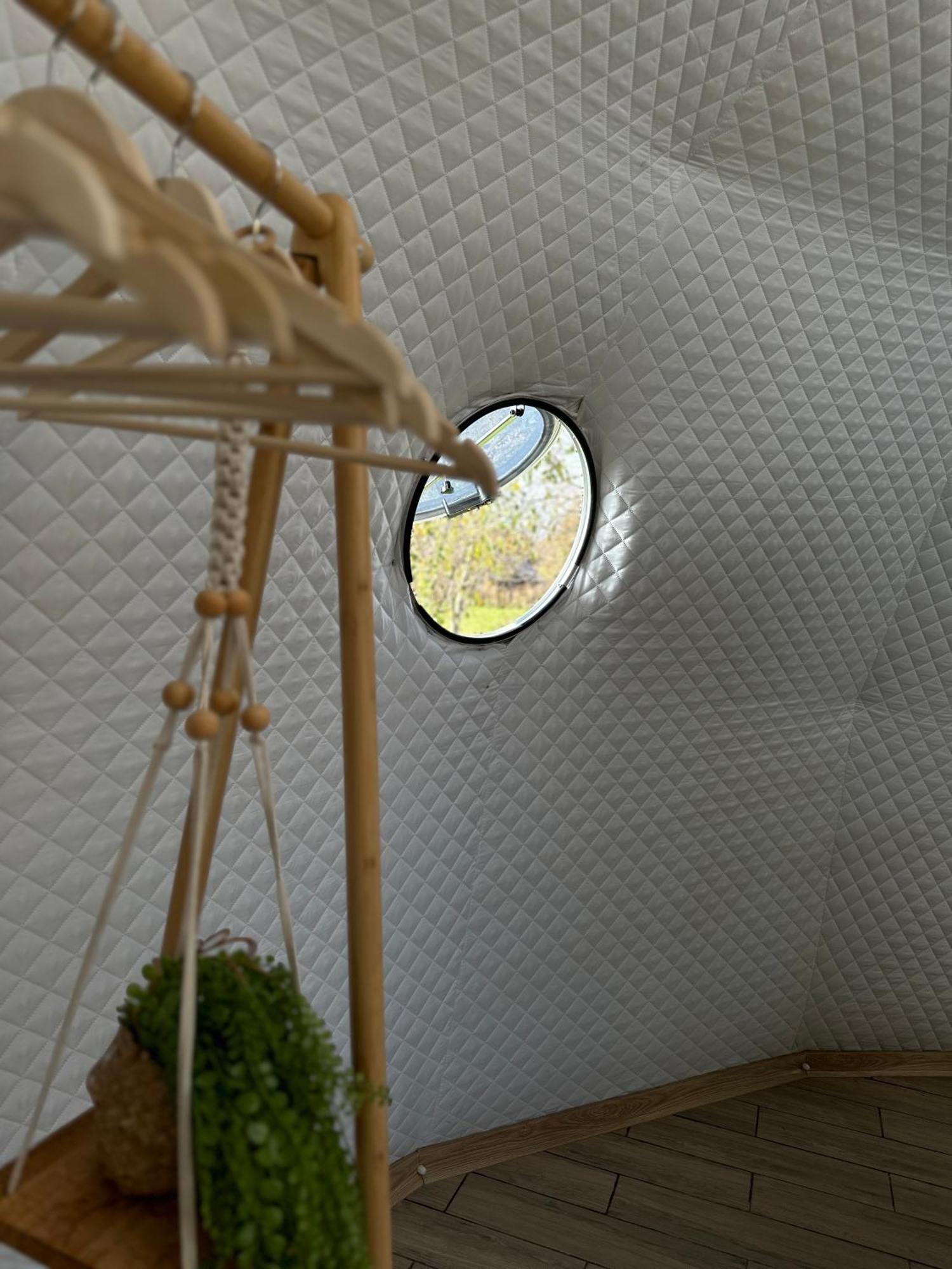The Frog Glamping Hotel Horezu Exterior foto
