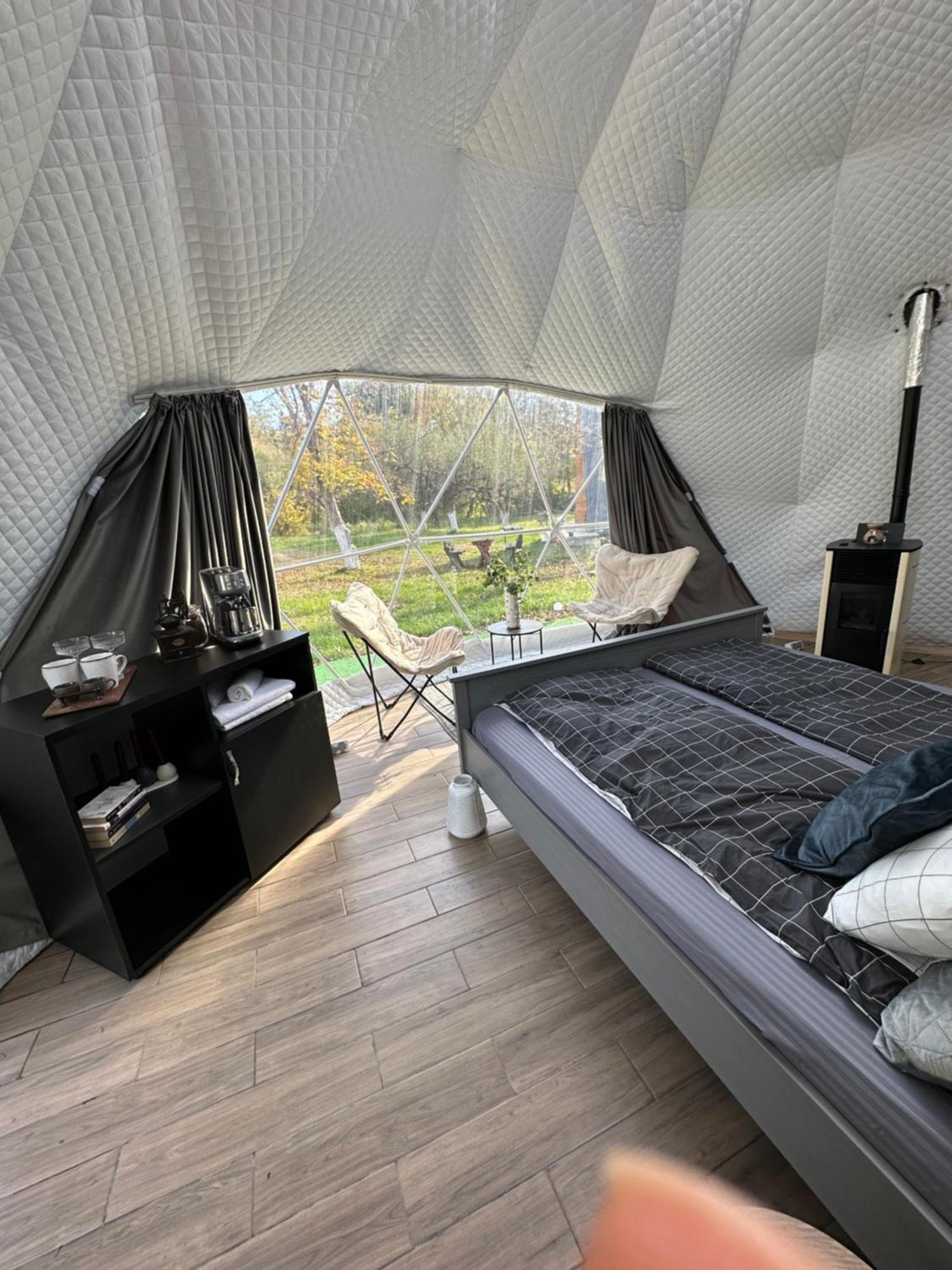 The Frog Glamping Hotel Horezu Exterior foto