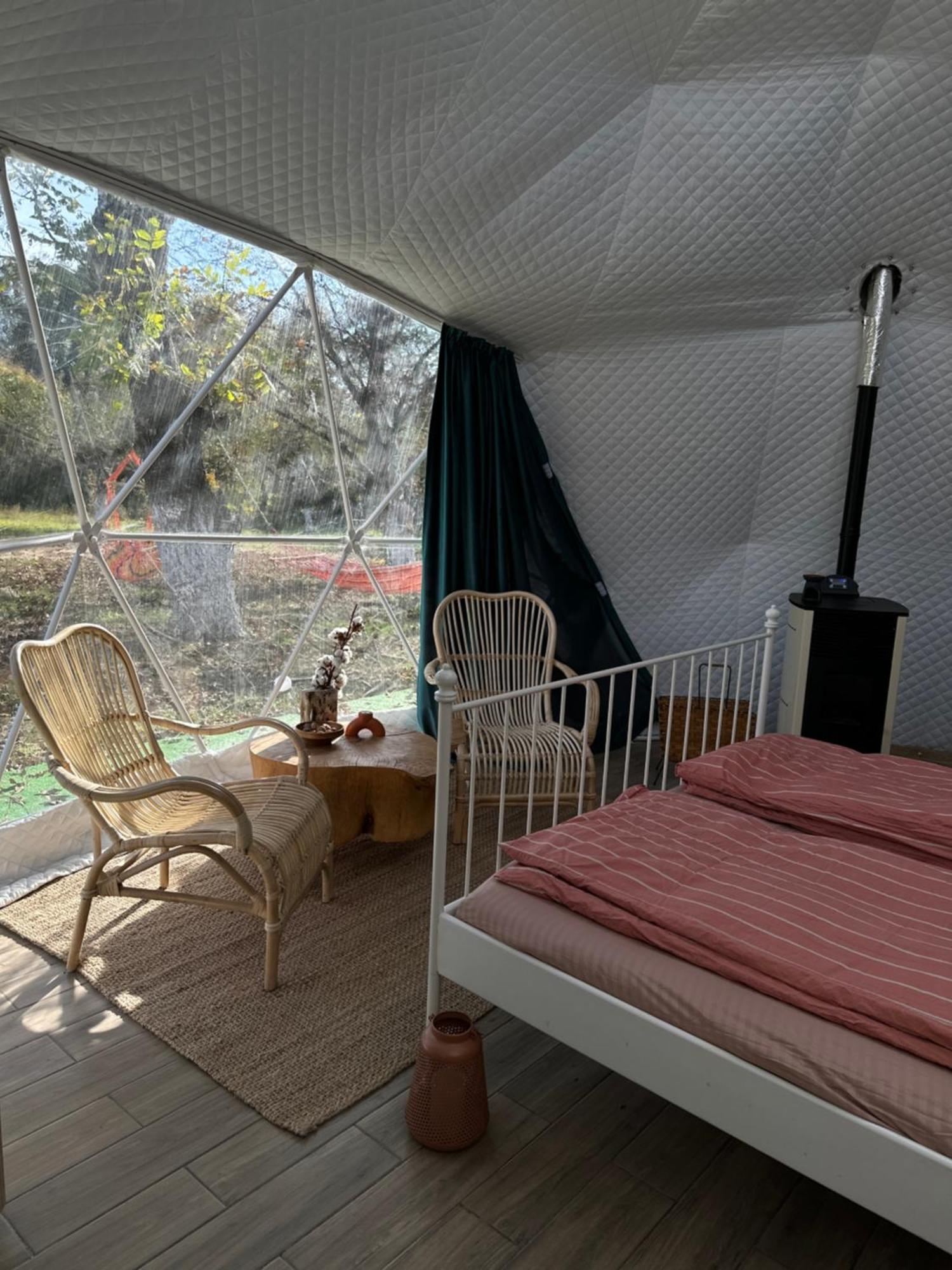 The Frog Glamping Hotel Horezu Exterior foto