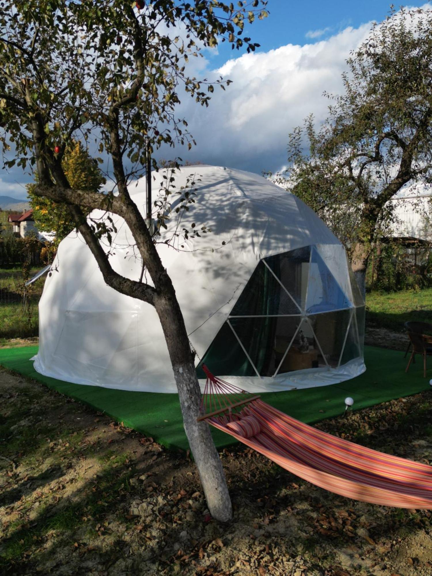 The Frog Glamping Hotel Horezu Exterior foto