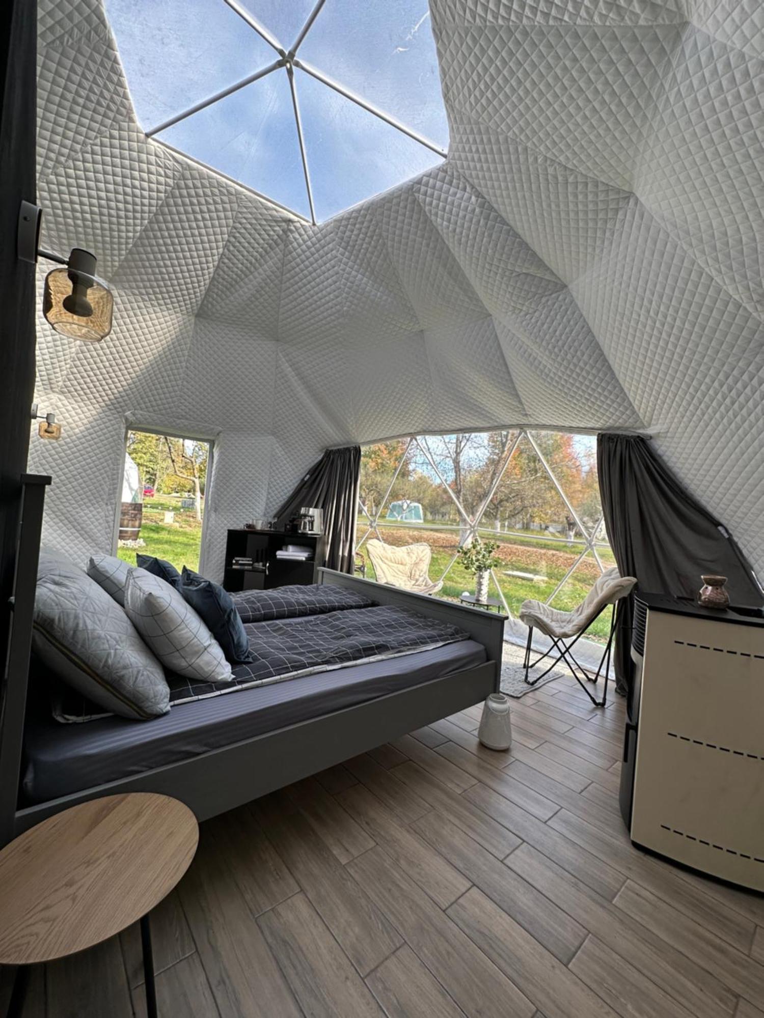 The Frog Glamping Hotel Horezu Exterior foto