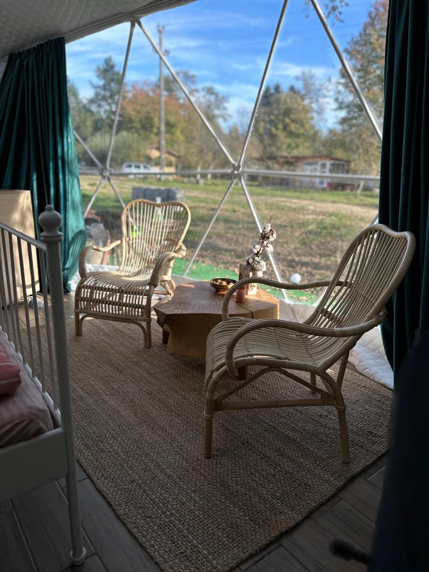 The Frog Glamping Hotel Horezu Exterior foto