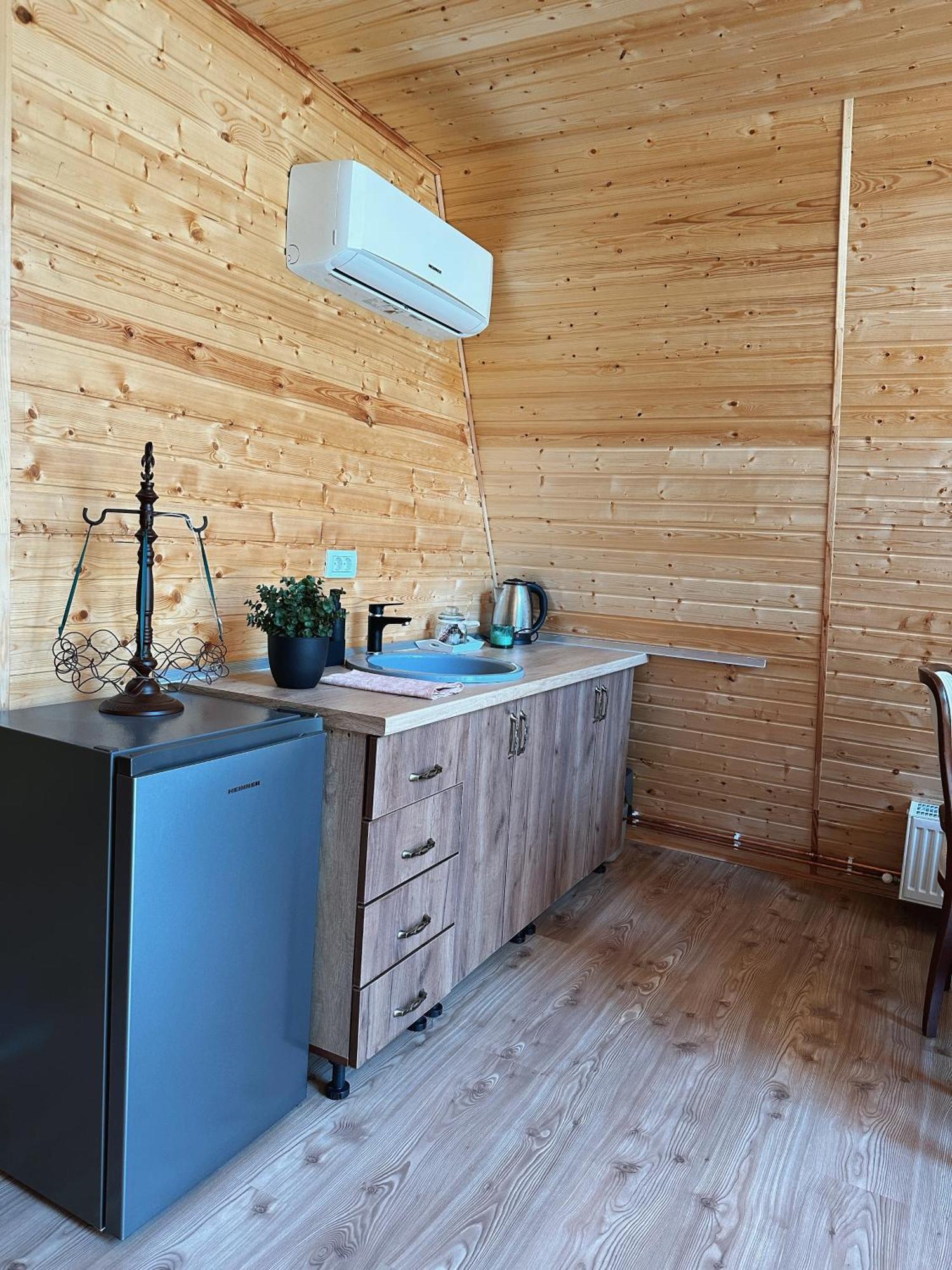 The Frog Glamping Hotel Horezu Exterior foto