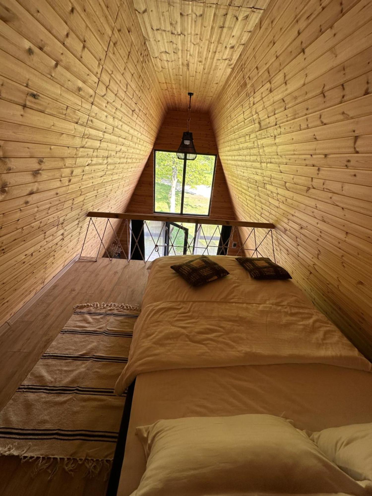 The Frog Glamping Hotel Horezu Exterior foto