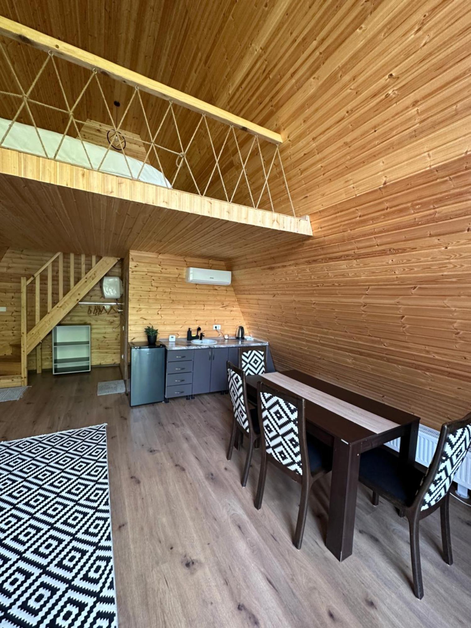 The Frog Glamping Hotel Horezu Exterior foto