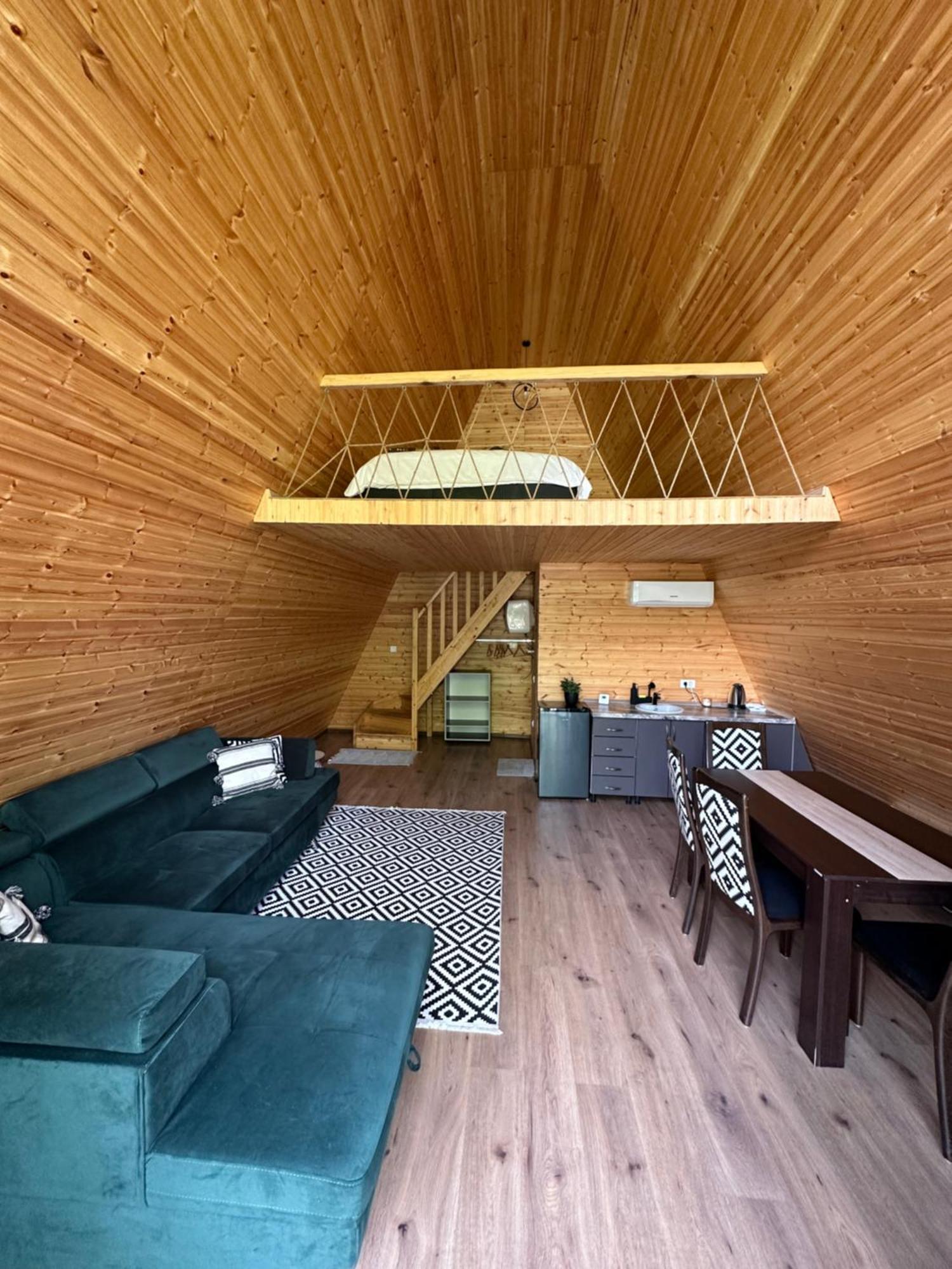 The Frog Glamping Hotel Horezu Exterior foto