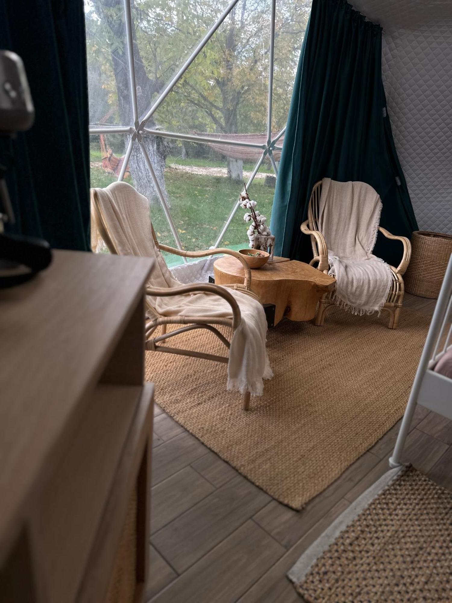 The Frog Glamping Hotel Horezu Exterior foto