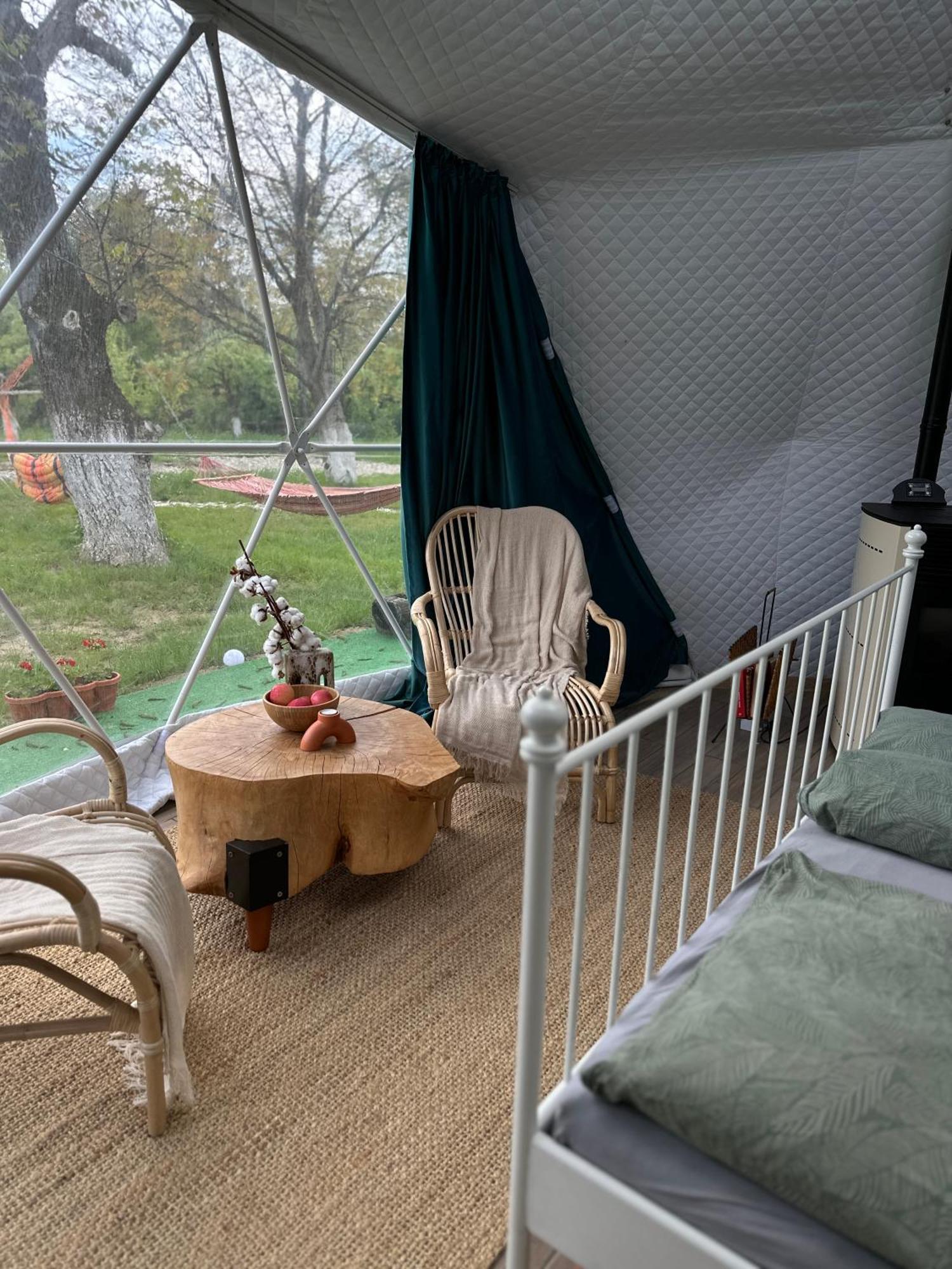 The Frog Glamping Hotel Horezu Exterior foto