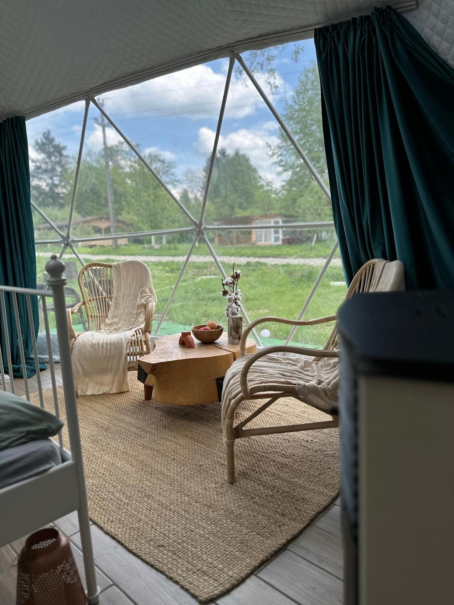 The Frog Glamping Hotel Horezu Exterior foto