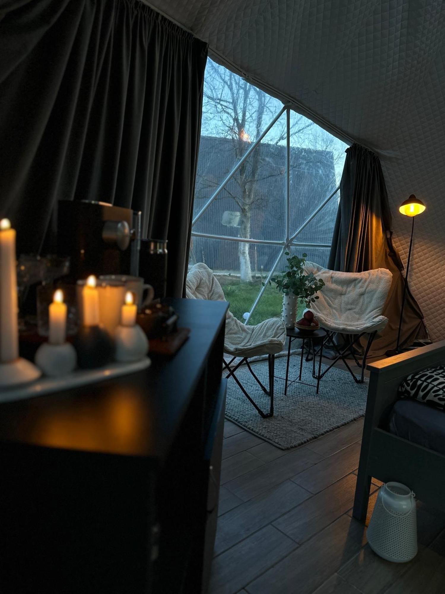 The Frog Glamping Hotel Horezu Exterior foto