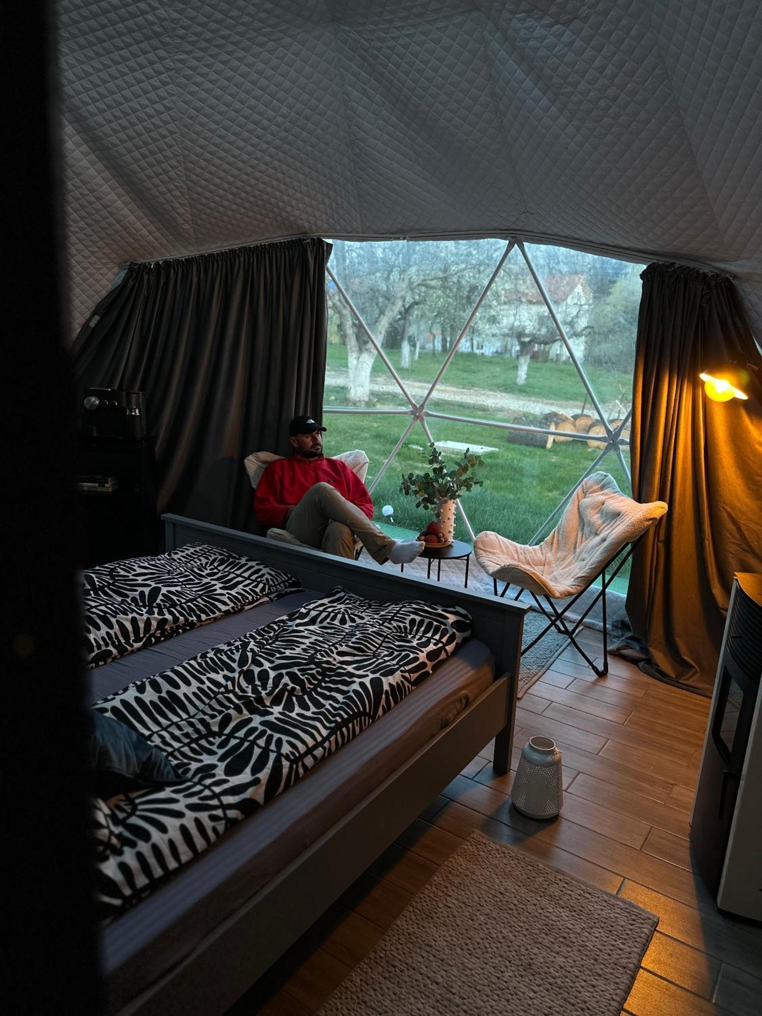 The Frog Glamping Hotel Horezu Exterior foto