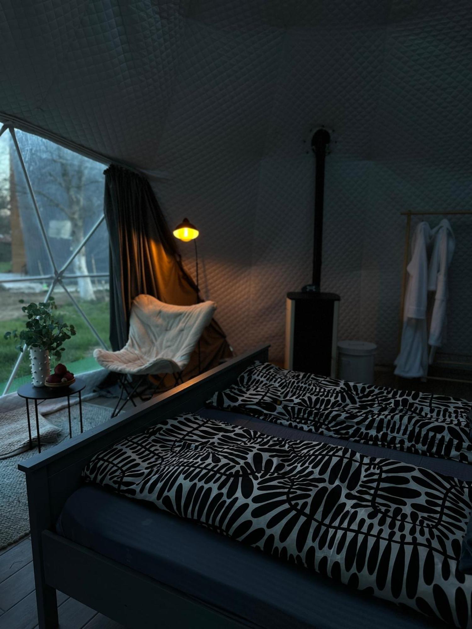 The Frog Glamping Hotel Horezu Exterior foto