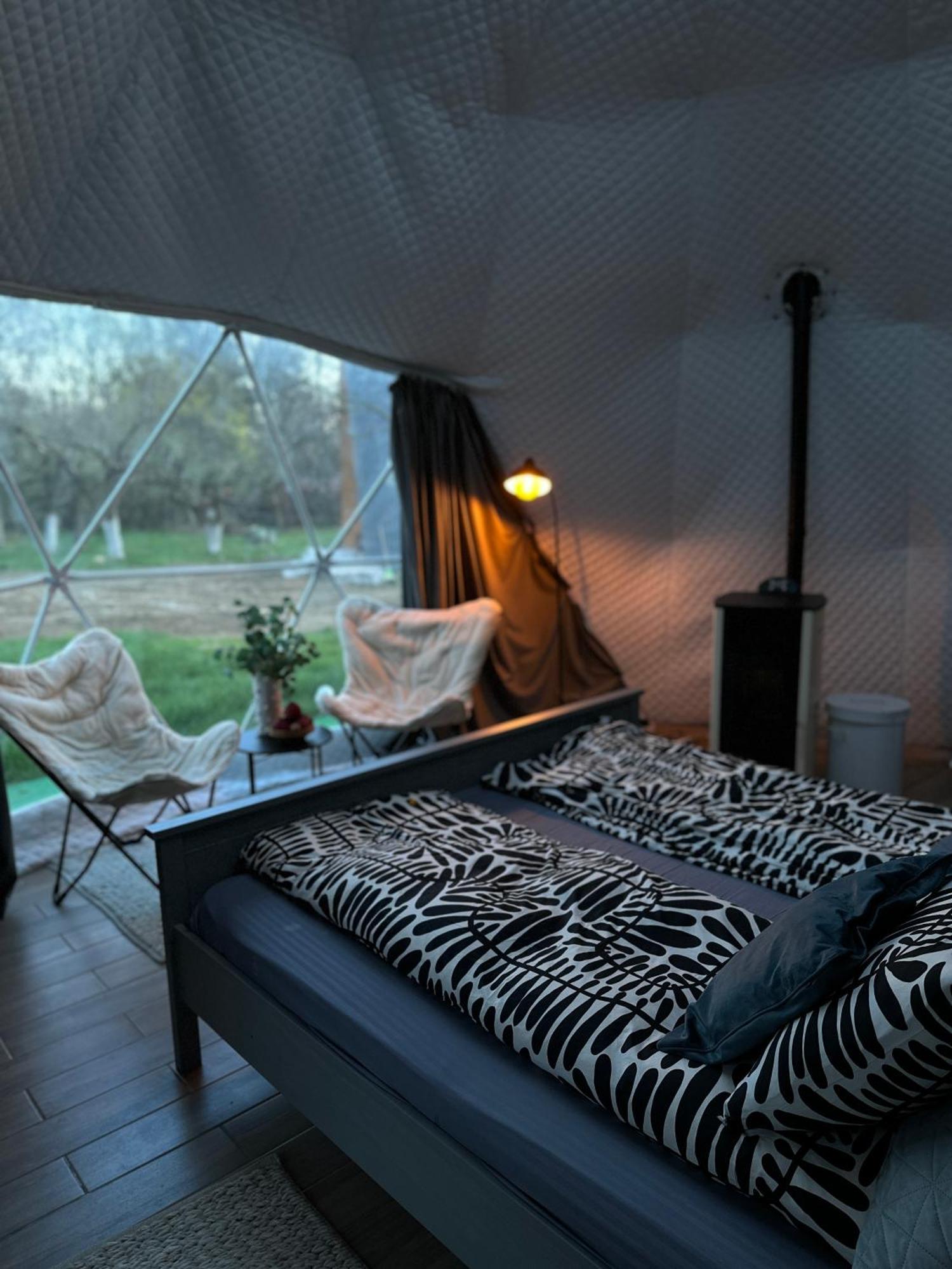 The Frog Glamping Hotel Horezu Exterior foto